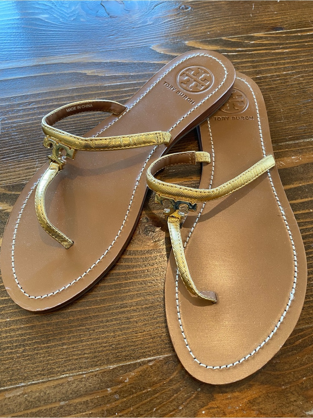 Tory Burch T Logo Flat Leather Thong Sandals - Gold Straps - Size 7.5